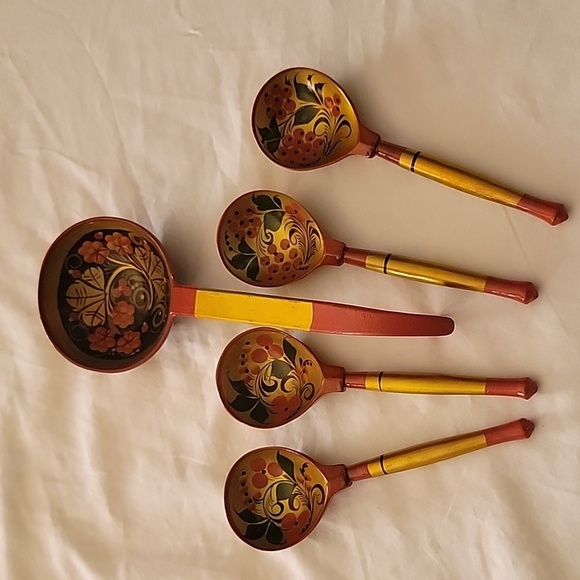 1970s Collection of Khokhloma Hand-Painted Wood Lacquerware 18 Pcs. - Picture 15 of 16